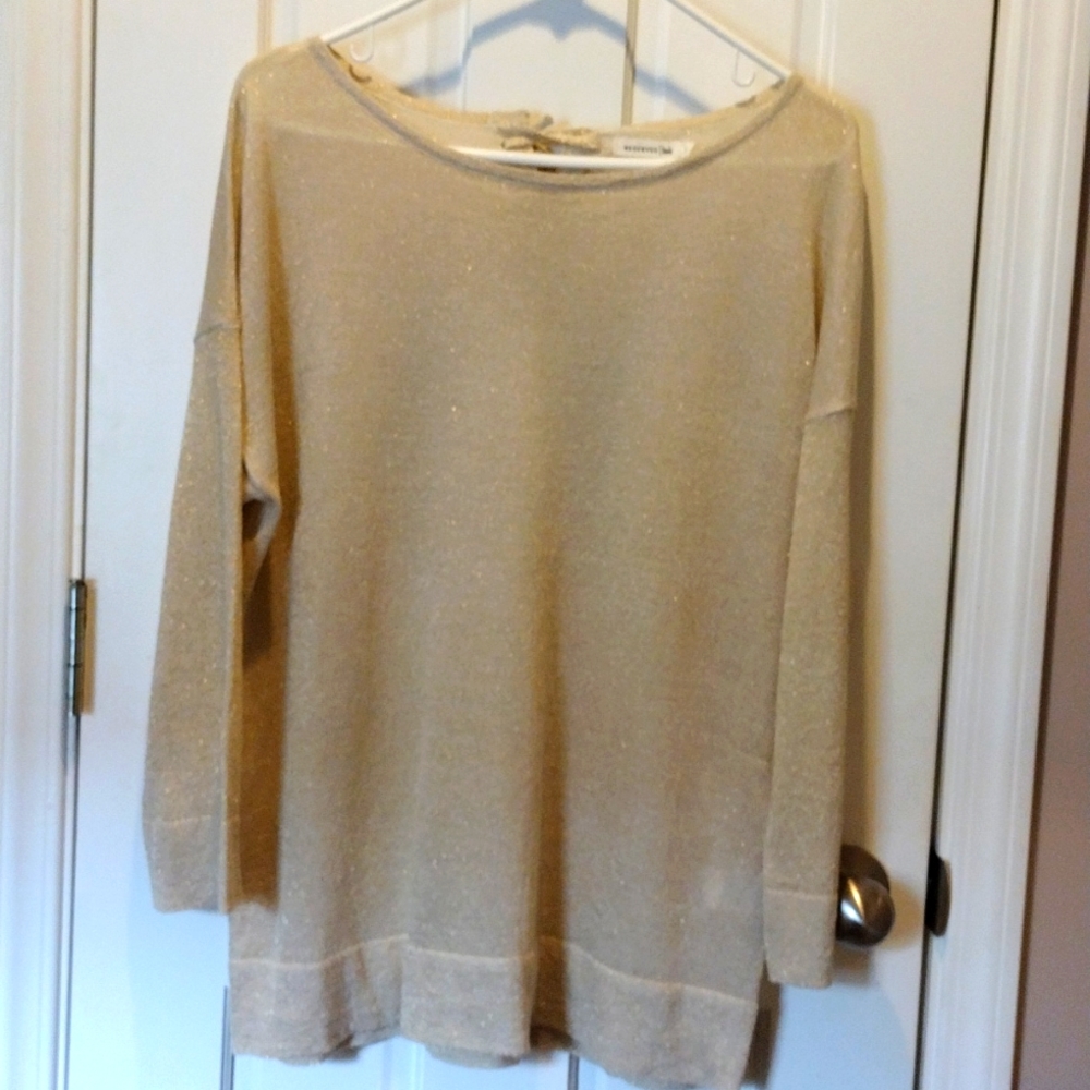 Reserved/Basic sweater.